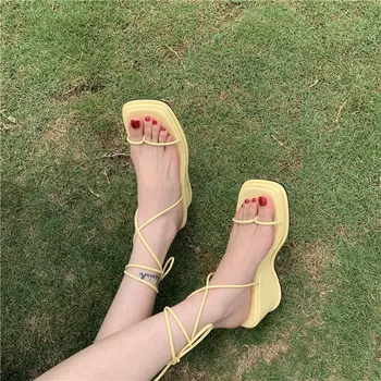 Kvindelige Sko Gummi Flip Flops Hjemmesko Casual Dias Kvinder Hæle Loafers Firkantet Tå Platform På En Kile 2020 Bløde Hawaii