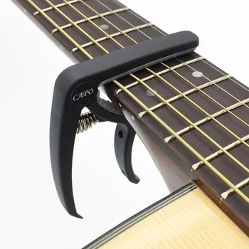 Plastic Guitar Capo for 6 String Akustiske Klassiske Elektriske Guitarra Tuning Klemme musikinstrumenter Tilbehør