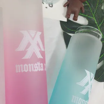 KPOP MONSTA X Vand Cup Skinne for Evigt Gradient Glas Flaske Matteret Drikke Sports vandflaske Udendørs Bærbare drikkeskål